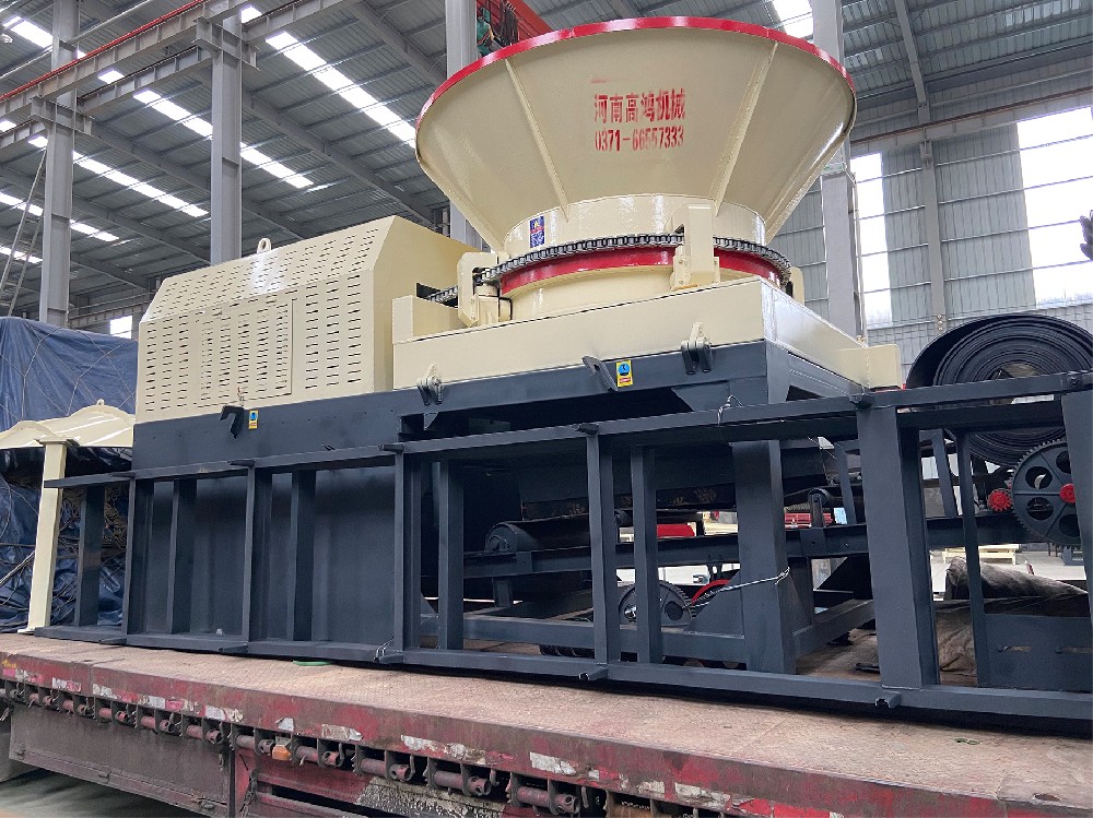 高鴻機械發(fā)往寧夏的樹根(gēn)破碎機現場